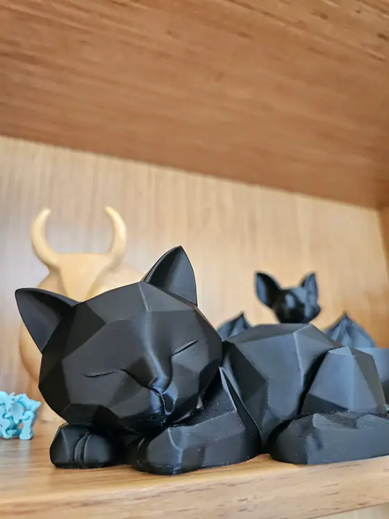 Siyah Geometrik Kedi Figür
